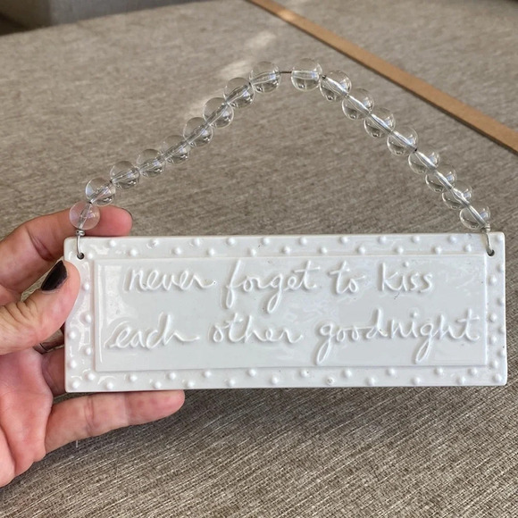 Never forget to kiss me goodnight wall art - Picture 2 of 5